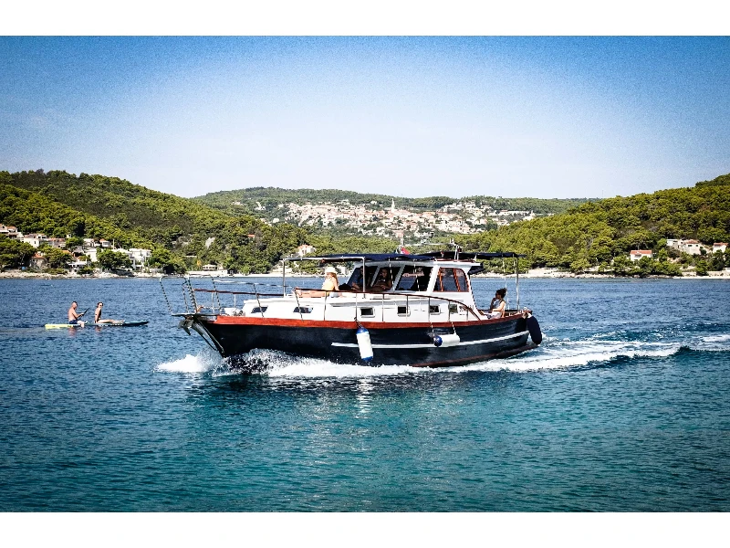 Leut BILI boat image