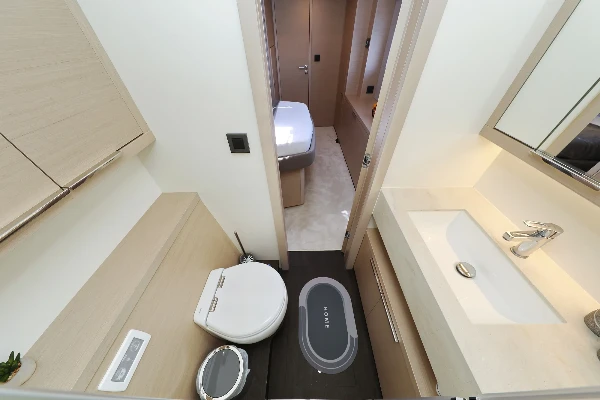 Lagoon 55 NOMAD boat image