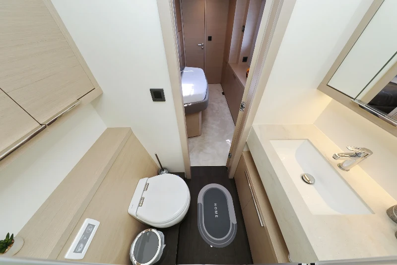 Lagoon 55 NOMAD boat image