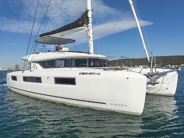 Lagoon 51 DISONESTO boat image