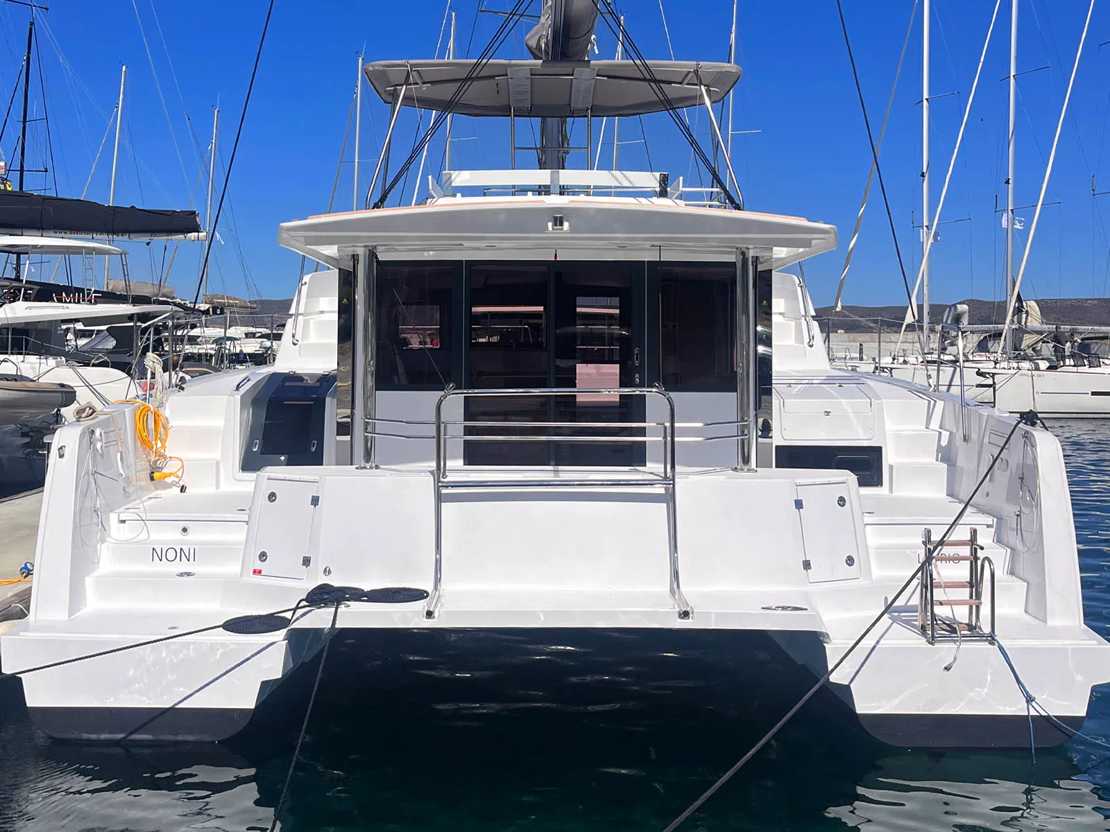 Bali 4.6 Noni boat image