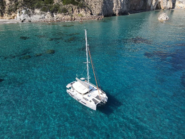 Excess 11 Pontinesia boat image