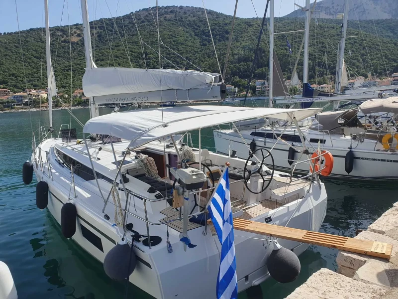 Bavaria C42 Lydia boat image