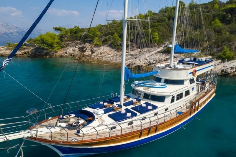 Saint Luca Saint Luca boat image