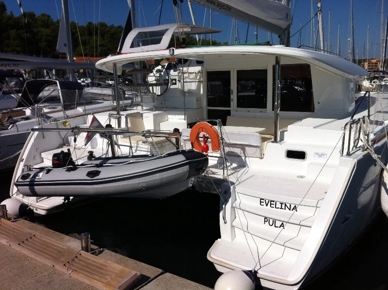 Lagoon 400 S2 Evelina boat image