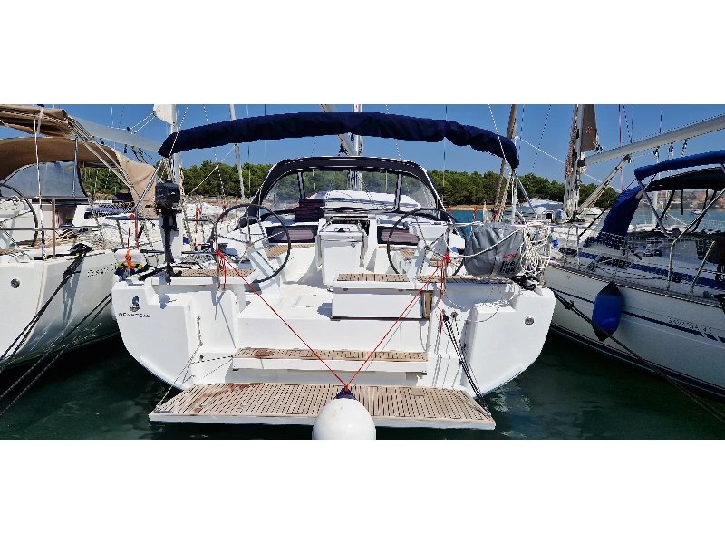 Oceanis 46.1 Luna boat image