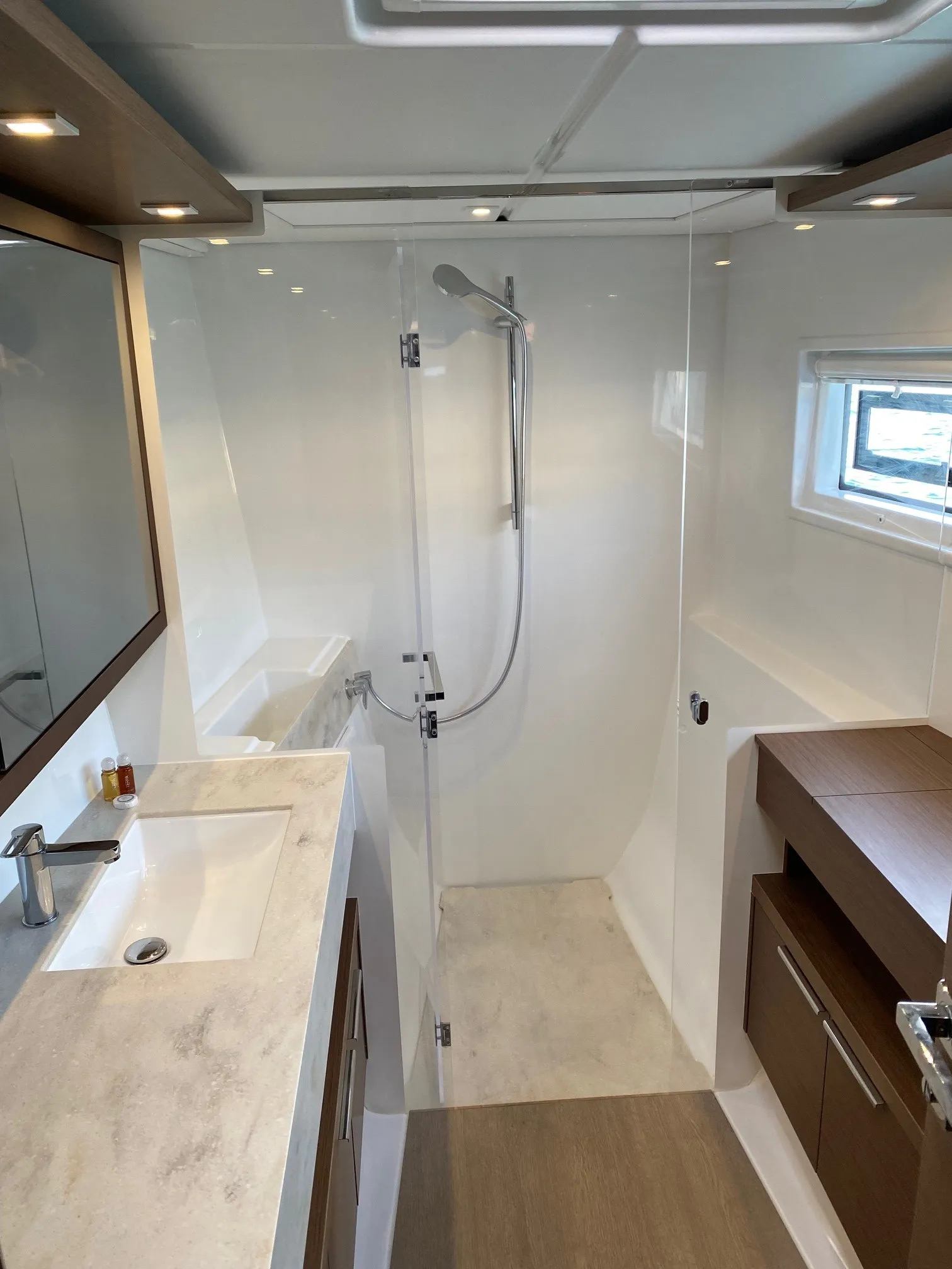 Image slide 210406