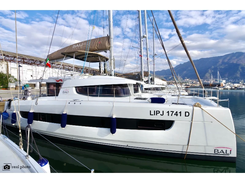 Bali 4.6 Monia - A/C, Generator, Water maker boat image