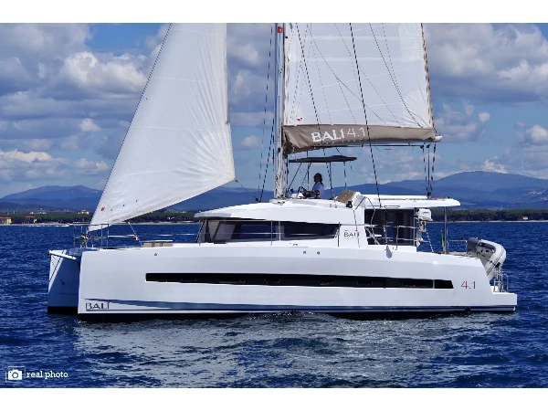 Bali 4.1 WEEsail - Water maker, Solar Panel boat image
