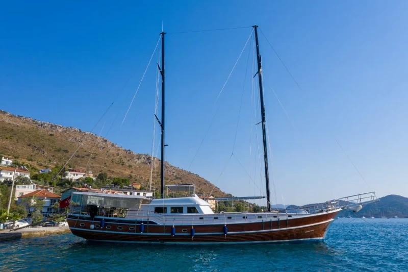 Queen D. Queen D. boat image