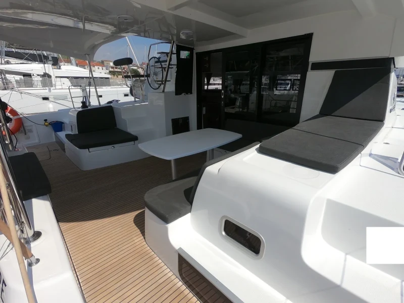 Lagoon 42 Wind Desire boat image