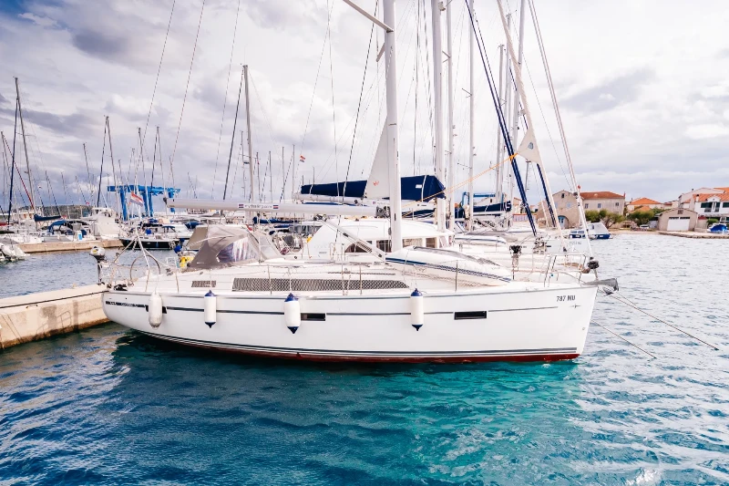 Bavaria Cruiser 37 Blue Tone boat image