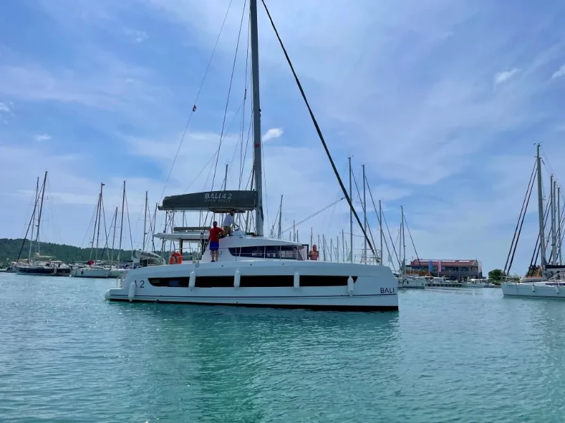 Bali 4.2 Sail and Adventure boat image