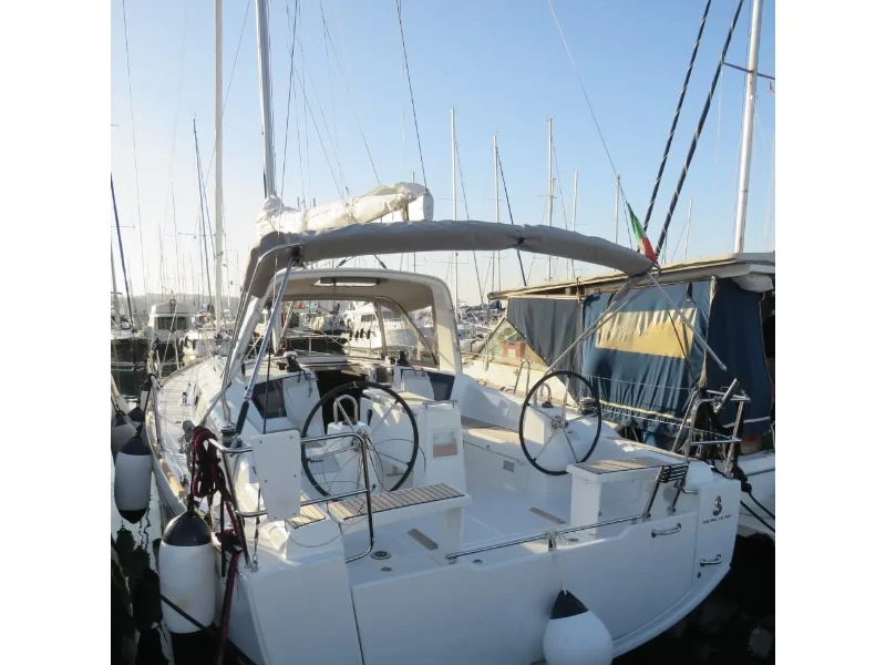 Oceanis 38 Lina boat image