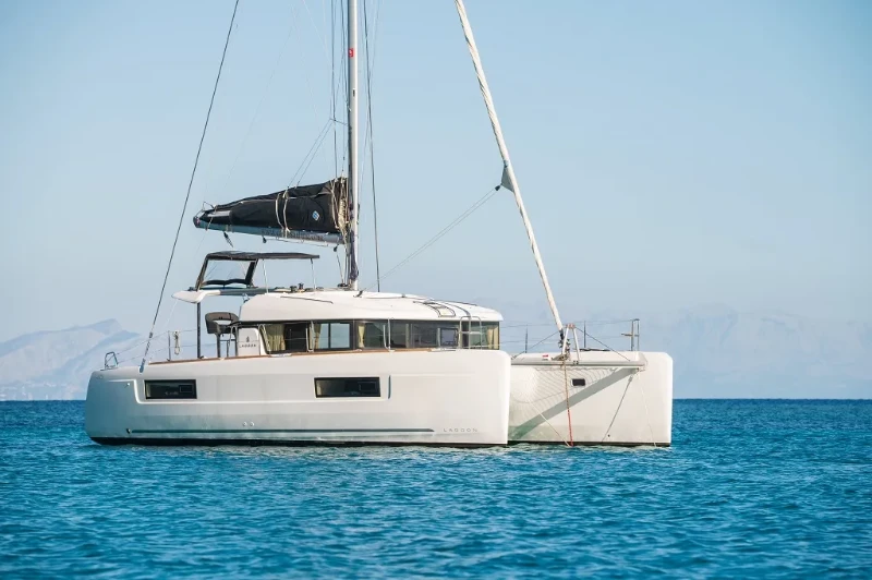 Lagoon 40 Mignonne boat image