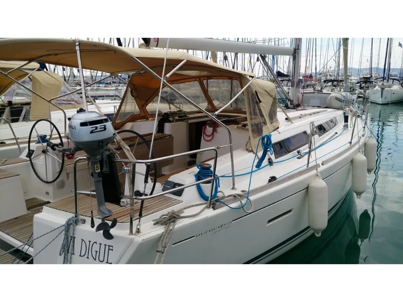 Dufour 405 La Digue boat image