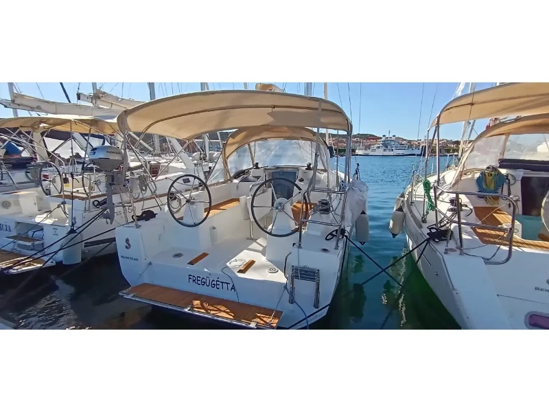 Oceanis 30.1 Fregugetta boat image
