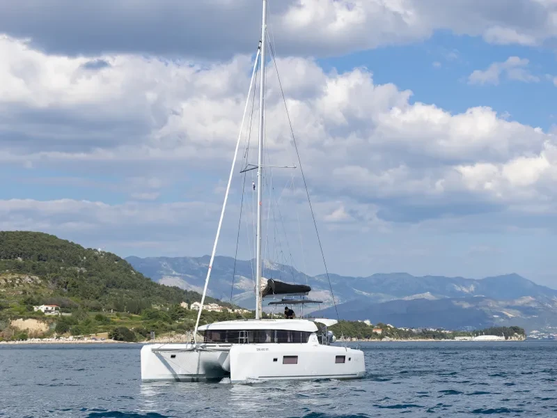 Lagoon 42 AVENTUS boat image