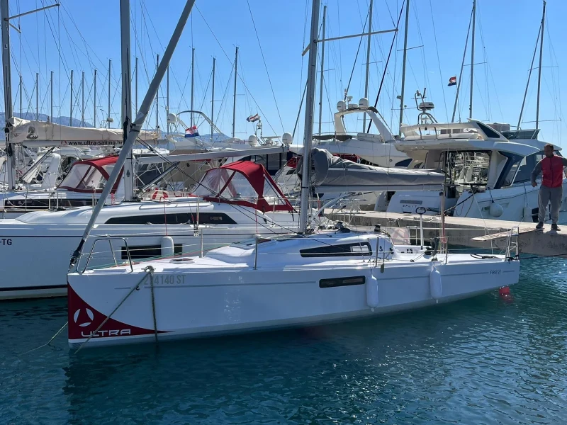 First 27 SUFERINA boat image