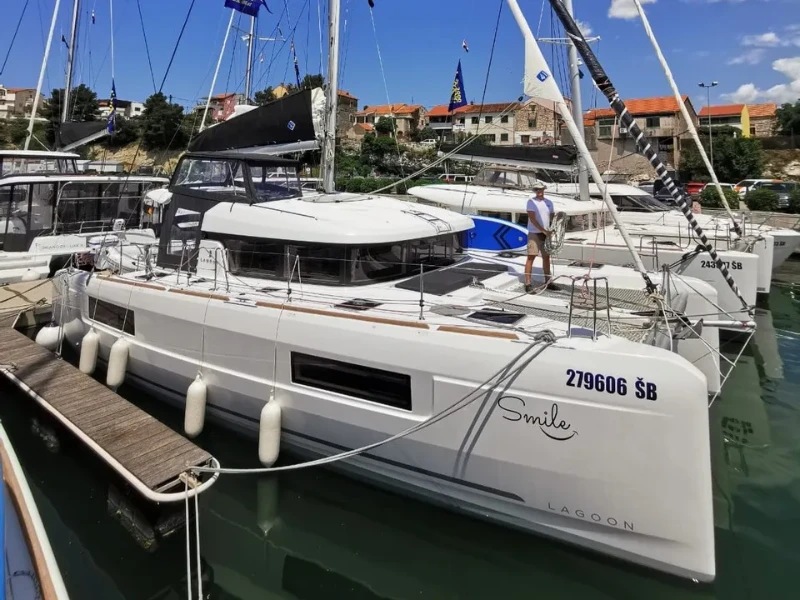 Lagoon 40 SMILE boat image