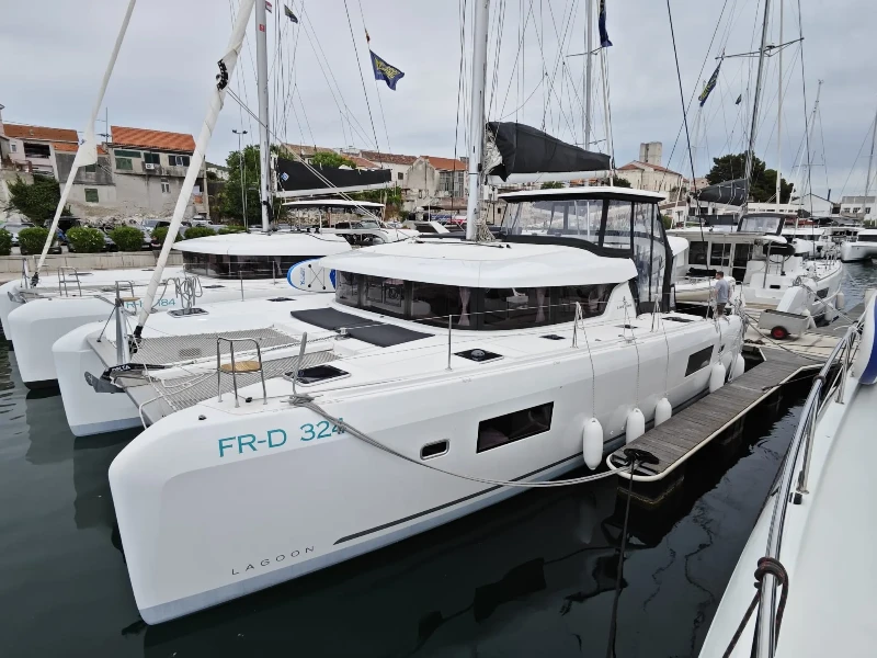 Lagoon 42 GRAND DELUXE III boat image