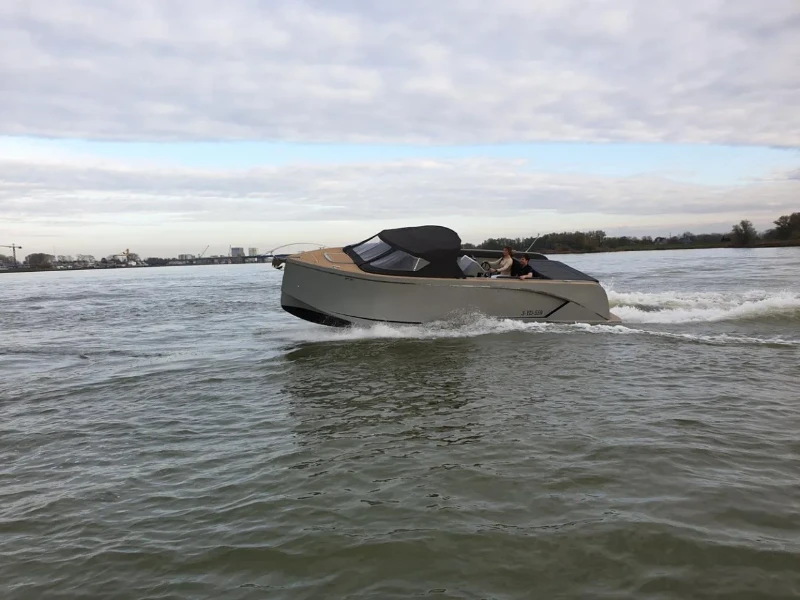 Maxima 840 VIS boat image