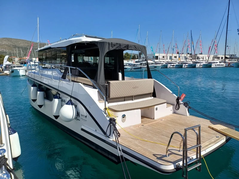 Nikhen Aquasun 34 ŠOLTA boat image
