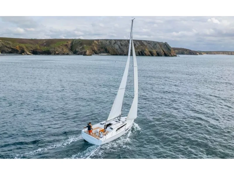 Oceanis 37.1 Silene - Comfort line boat image