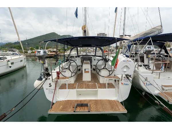 Oceanis 34.1 Pluto - Comfort line boat image