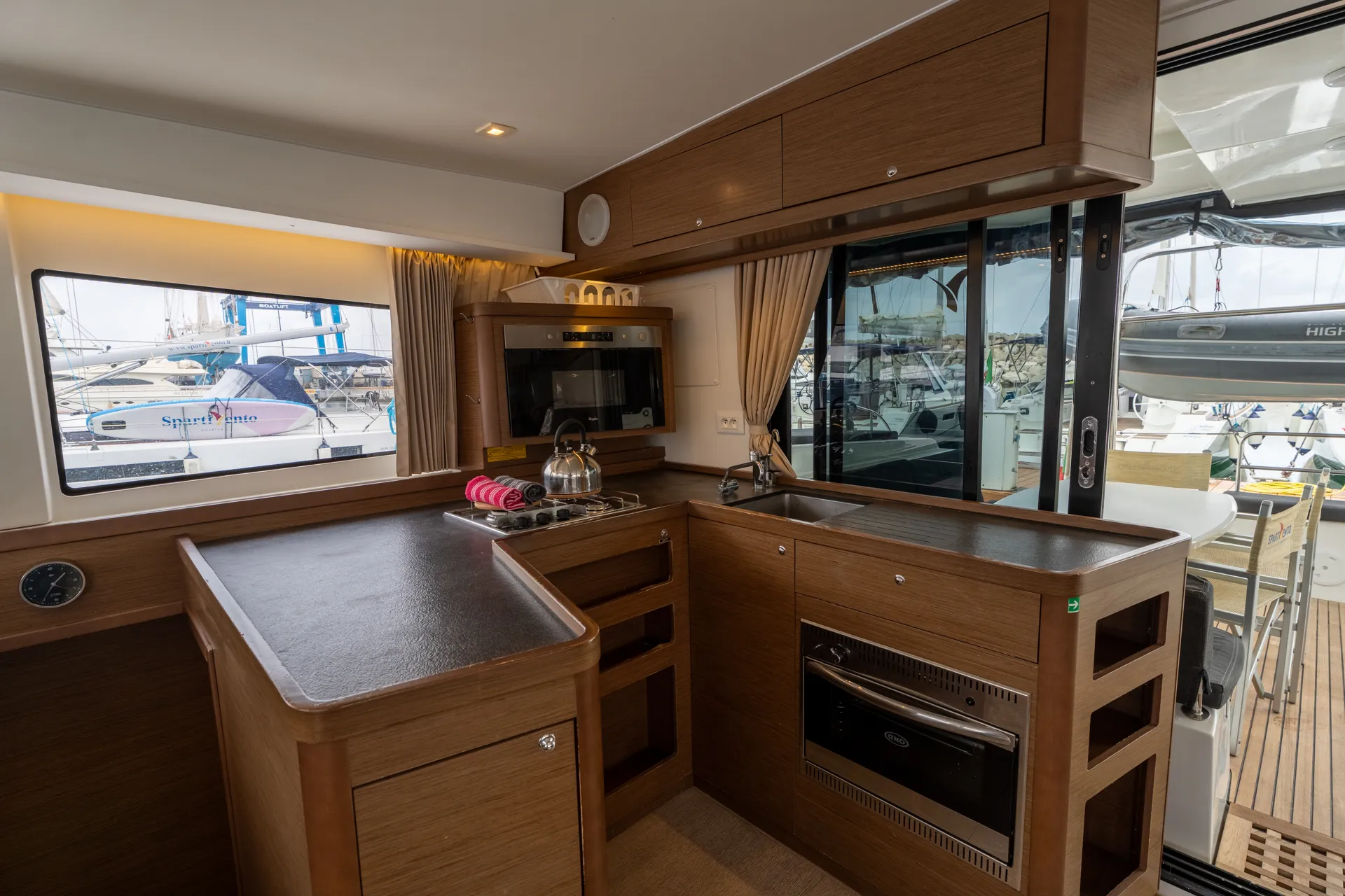 Image slide 230229