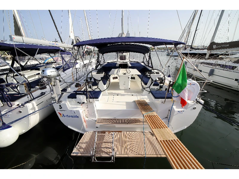Oceanis 51.1 Artemide - Comfort line boat image