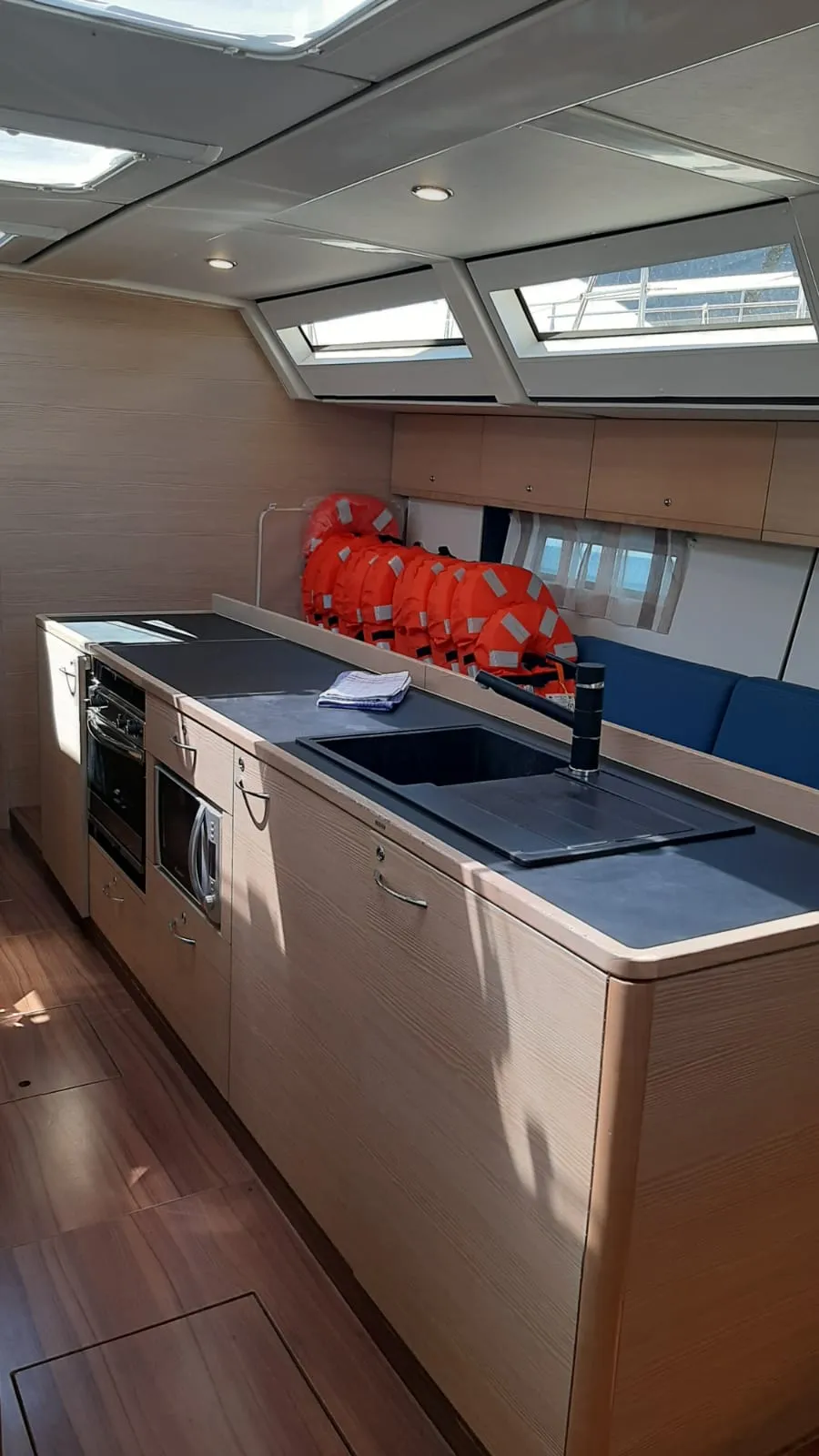 Image slide 230830