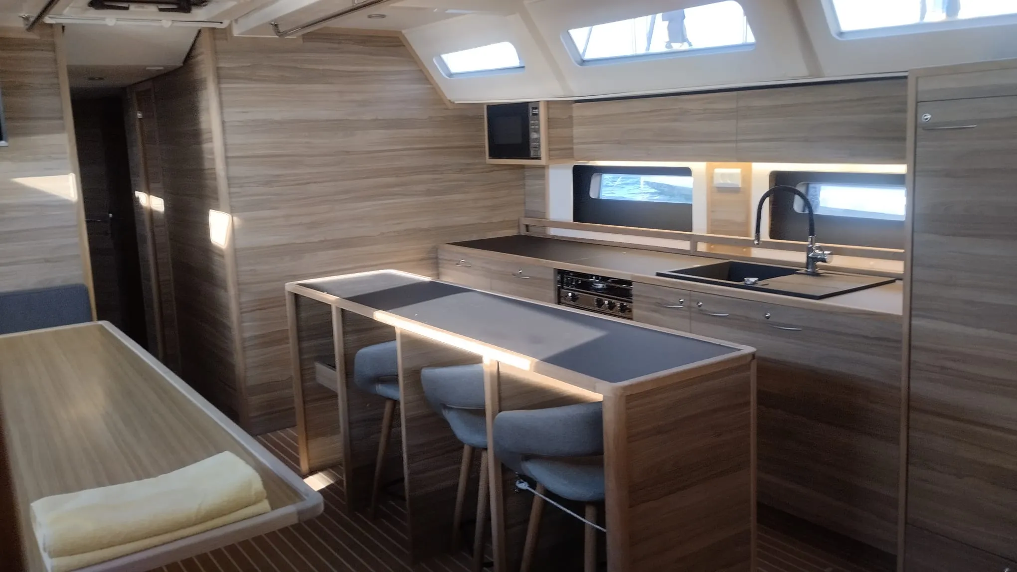 Image slide 230852