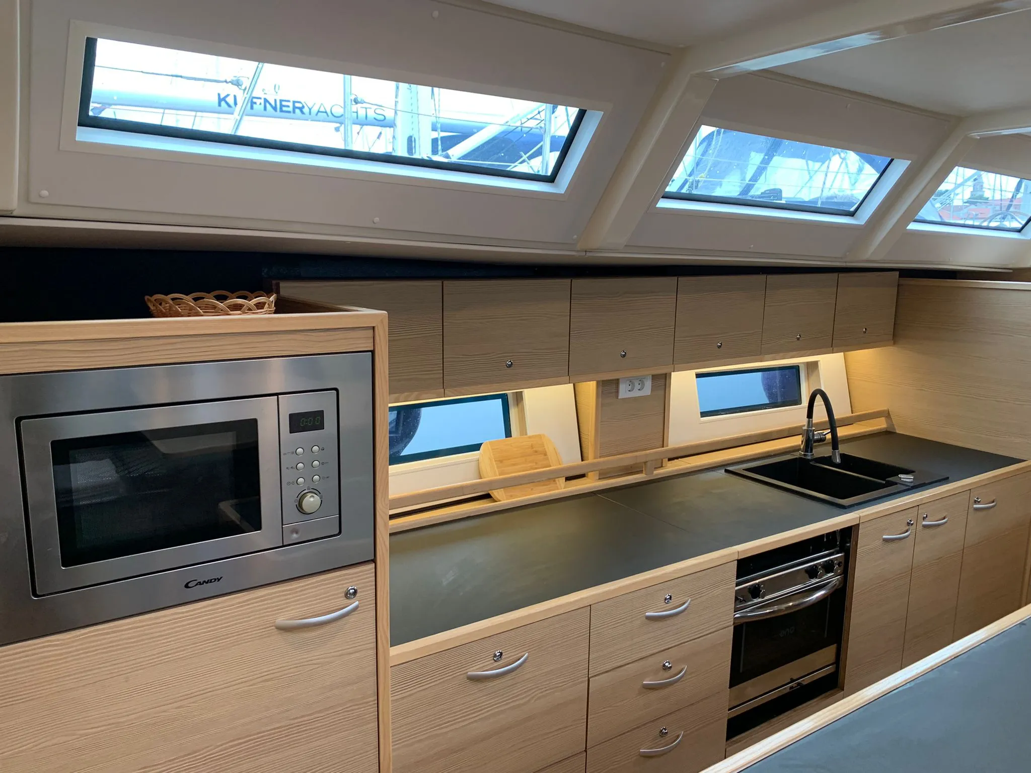 Image slide 231206
