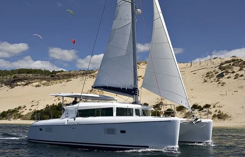 Lagoon 420 Akala boat image