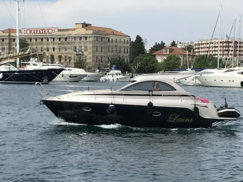 Mirakul 30 Laura boat image