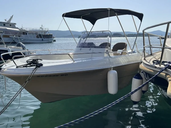 Atlantic Marine 530 Atlantic Marine 530 - white boat image