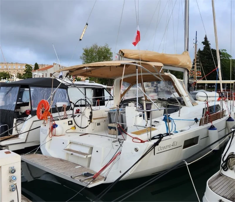 Oceanis 41.1 Office 2 boat image