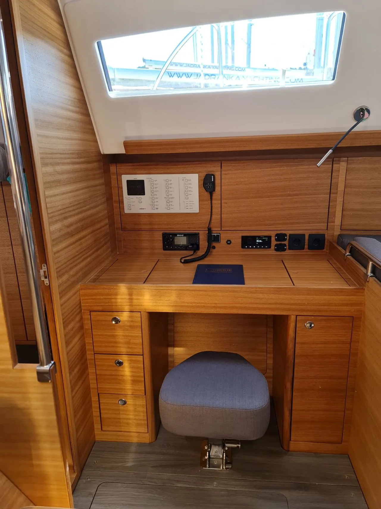Image slide 239606
