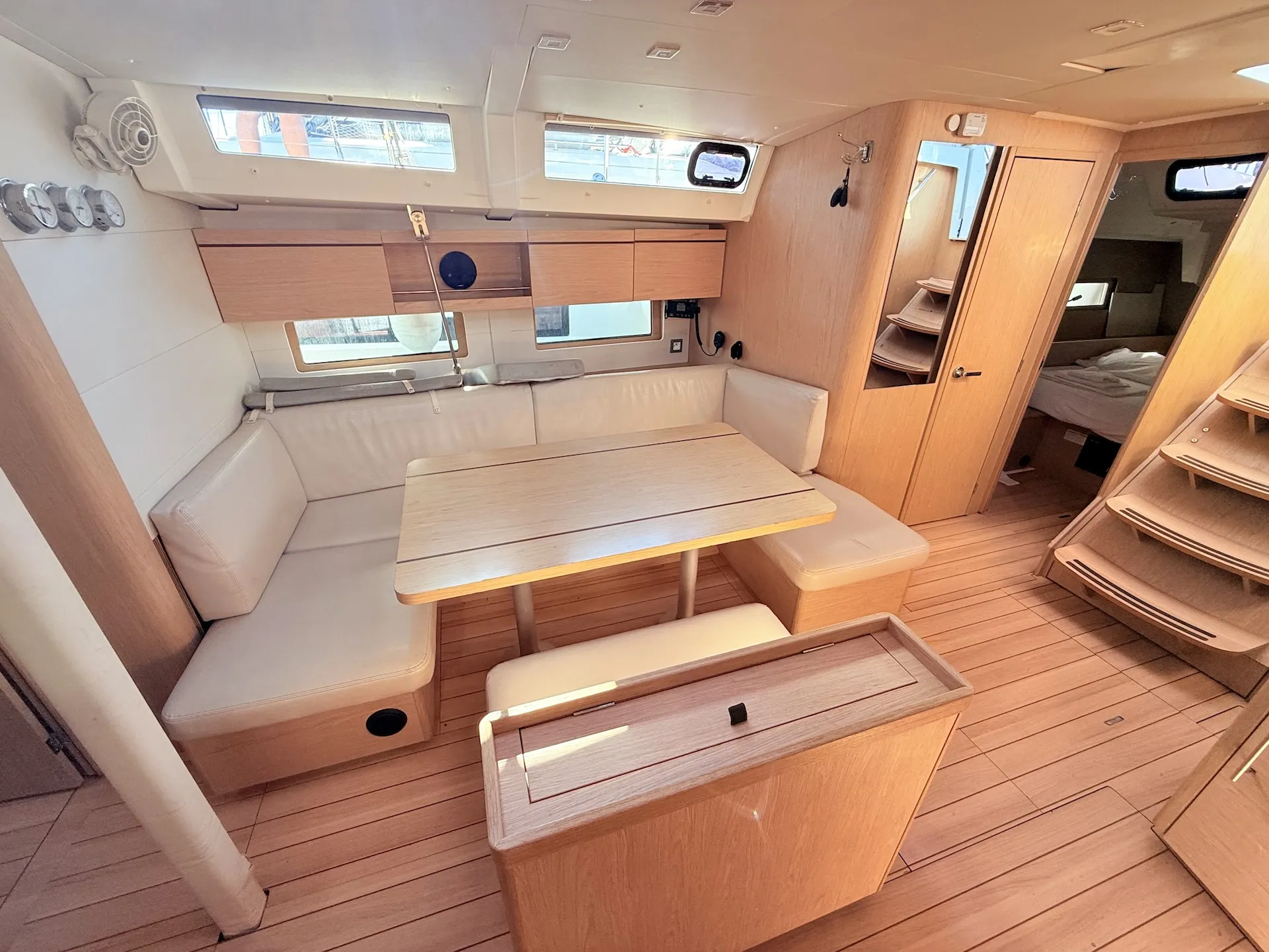 Image slide 241102