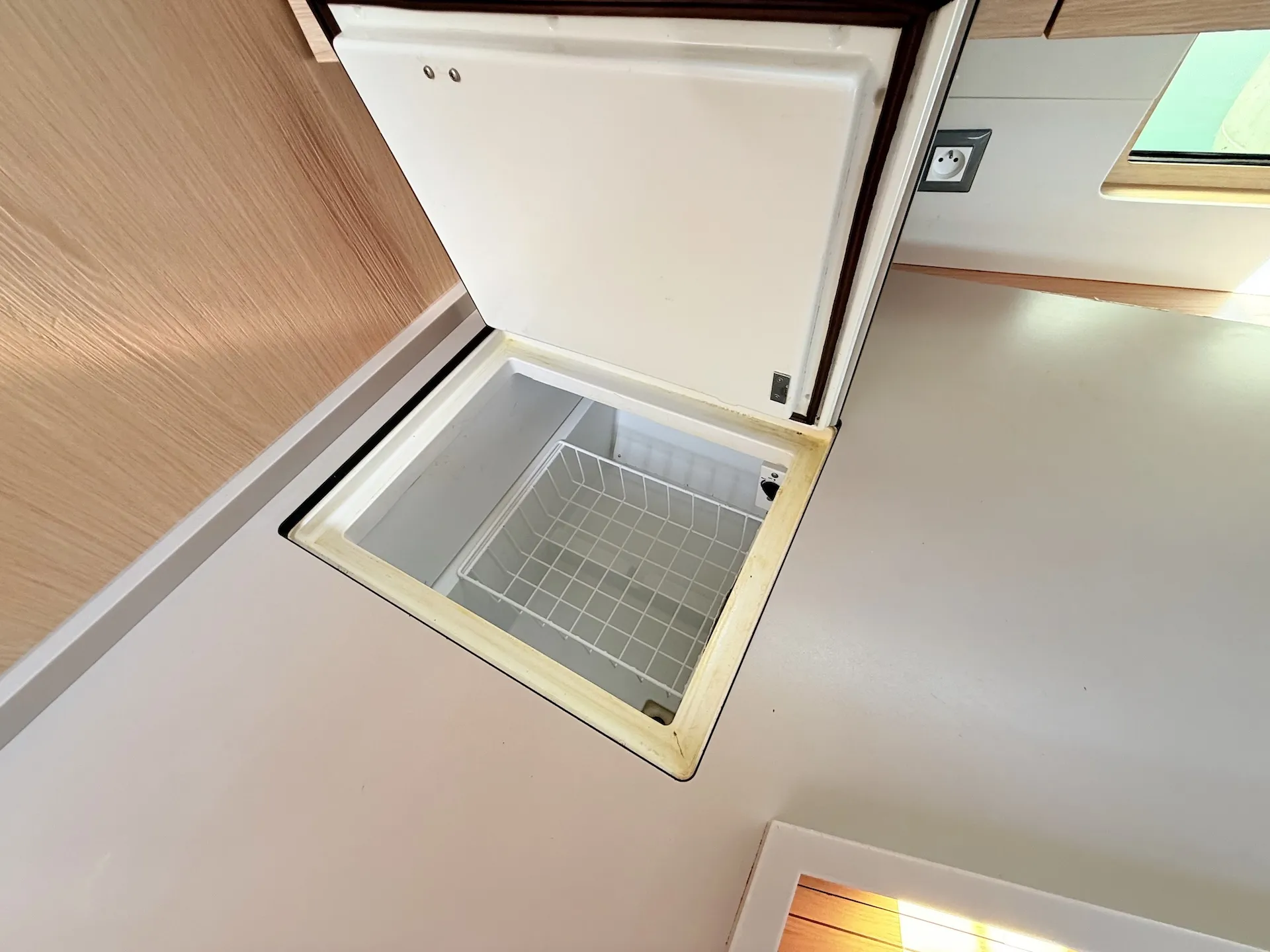 Image slide 241105