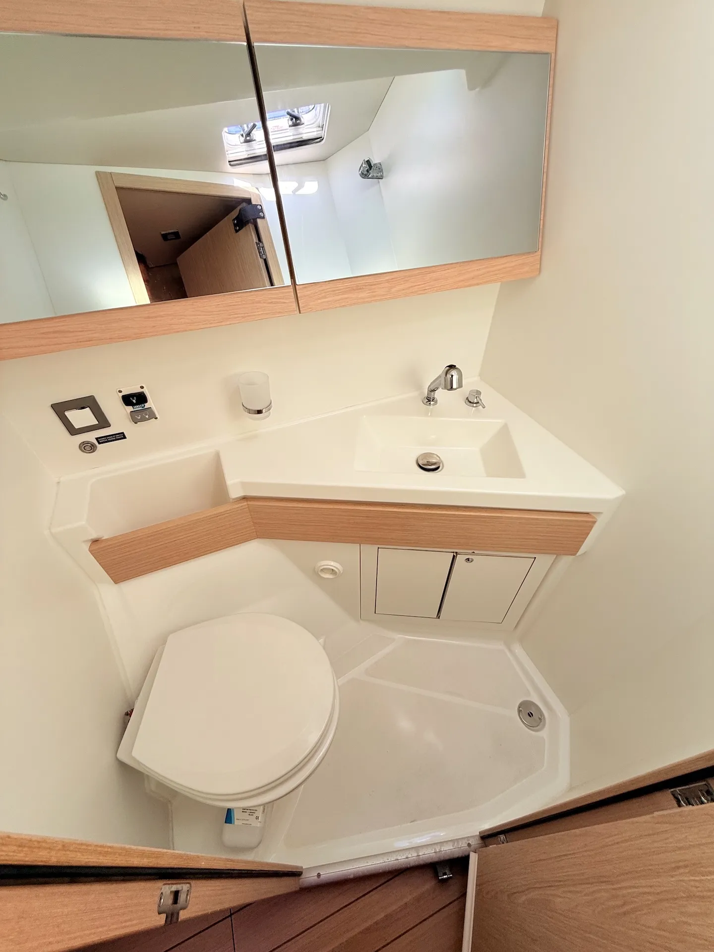 Image slide 241106