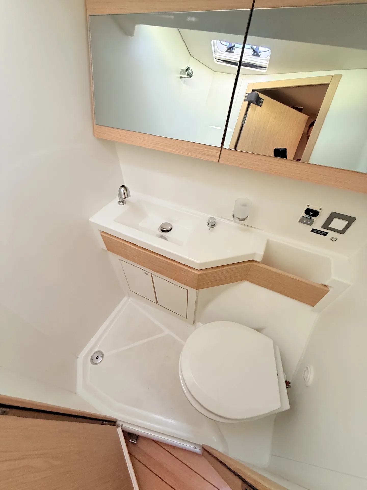 Image slide 241108