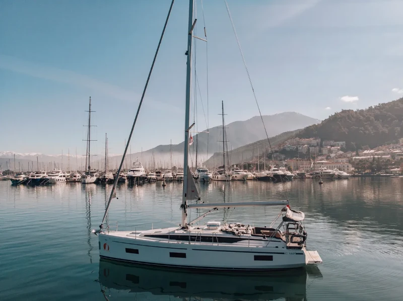 Bavaria C42 ARUNA boat image