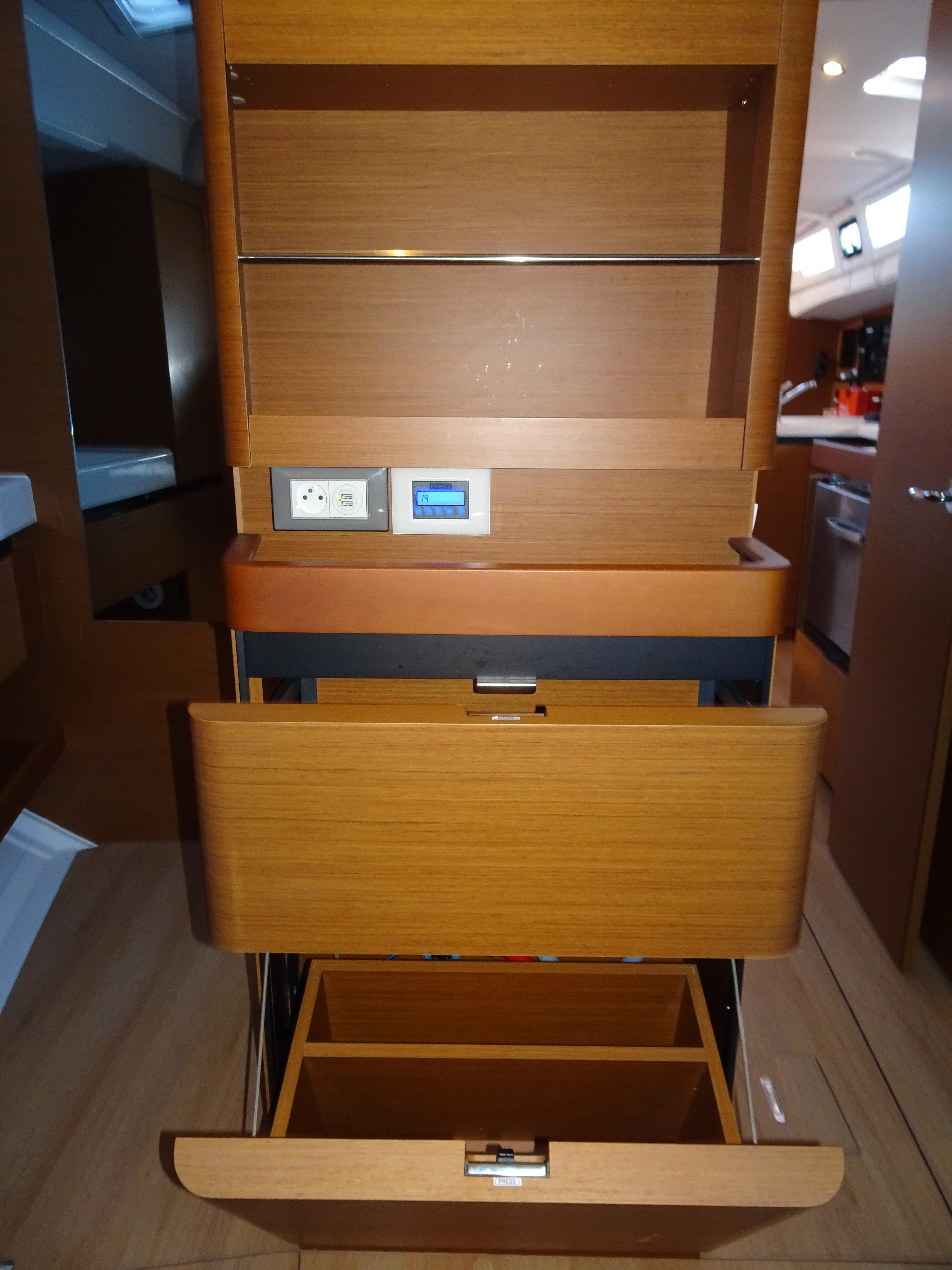 Image slide 242360