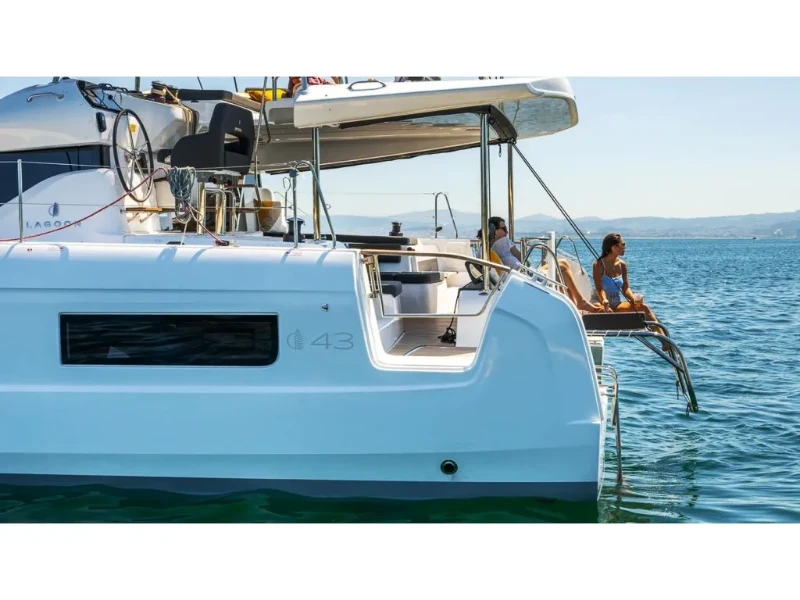 Lagoon 43 EMERALD boat image