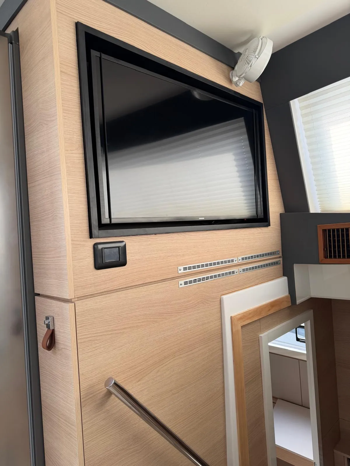 Image slide 243211