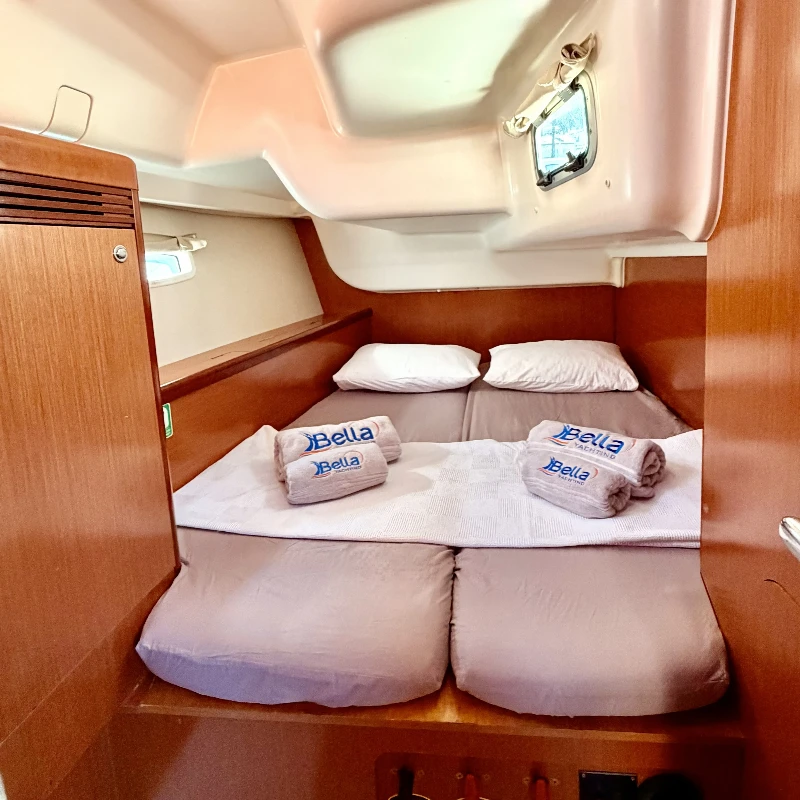 Oceanis 40 Classic boat image
