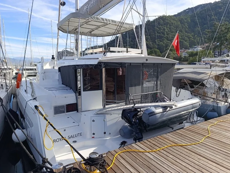 Bali 4.6 Royal Salute boat image