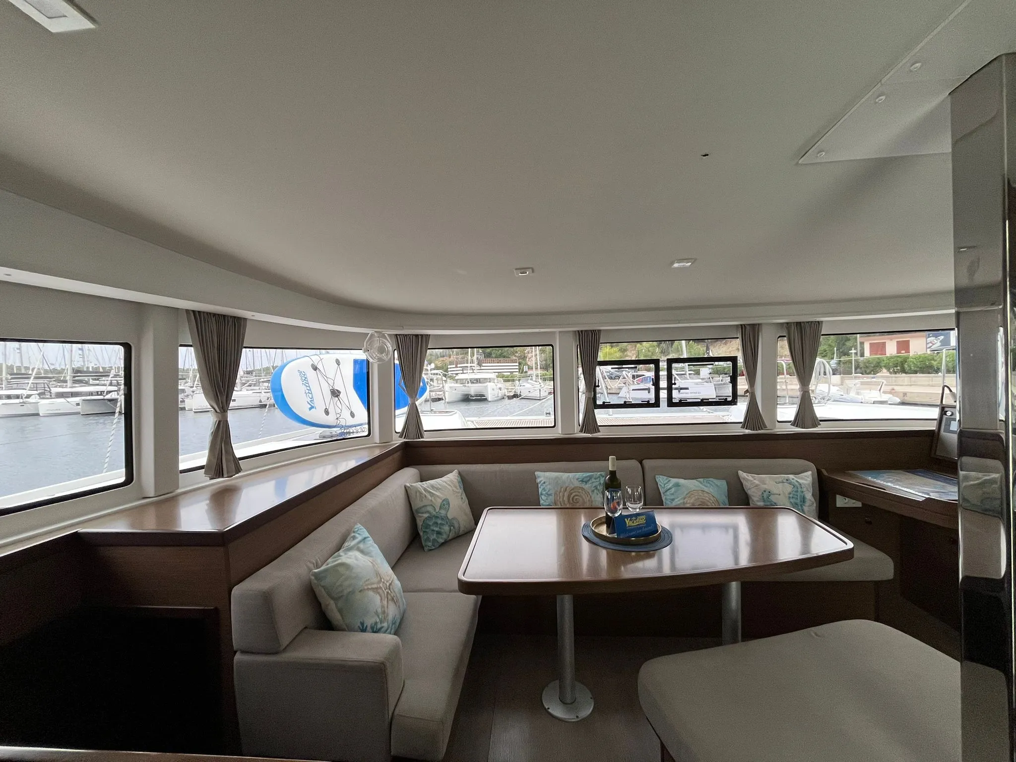 Image slide 250803